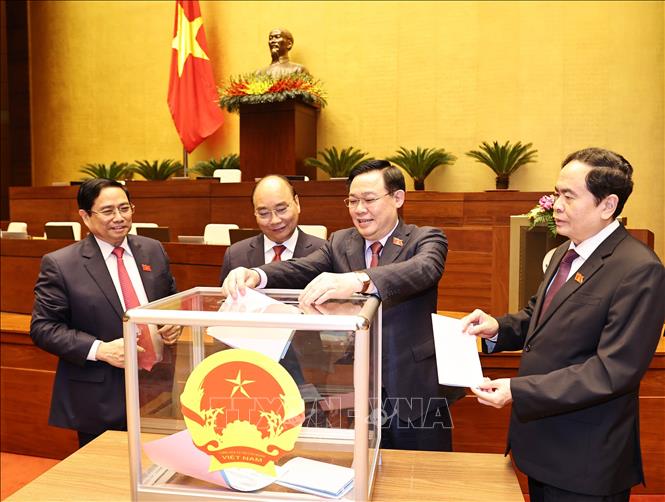 Quốc hội miễn nhiệm chức vụ Phó Thủ tướng Chính phủ và 12 bộ trưởng, trưởng ngành