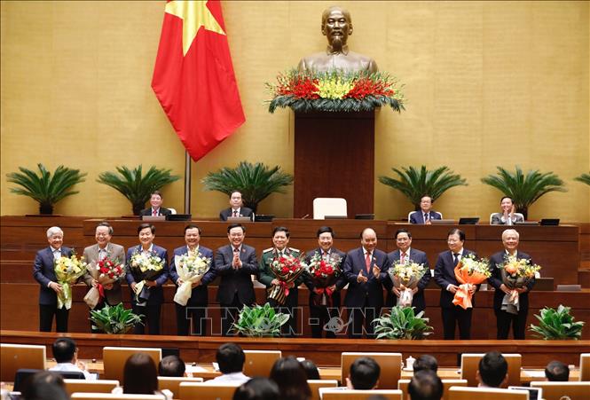 Quốc hội miễn nhiệm chức vụ Phó Thủ tướng Chính phủ và 12 bộ trưởng, trưởng ngành