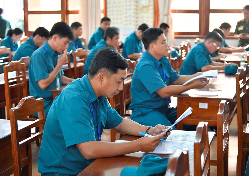 Hội thi pháp luật về dân quân tự vệ TP. Long Xuyên
