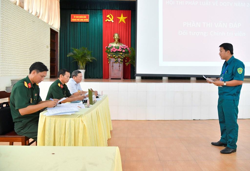 Hội thi pháp luật về dân quân tự vệ TP. Long Xuyên