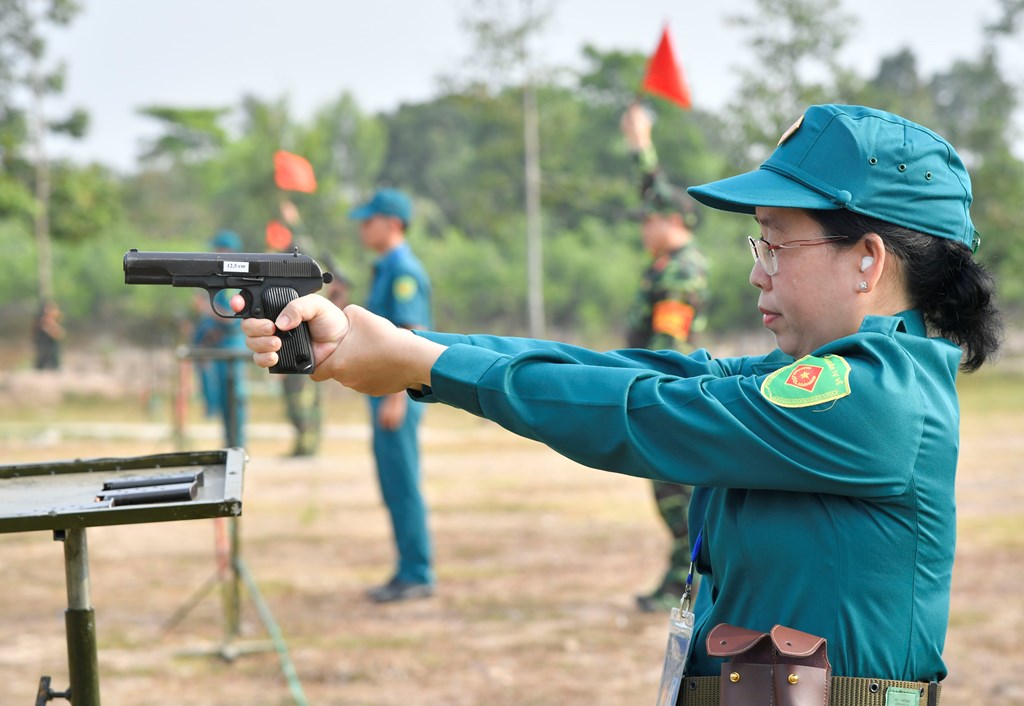 Hội thi pháp luật về dân quân tự vệ TP. Long Xuyên