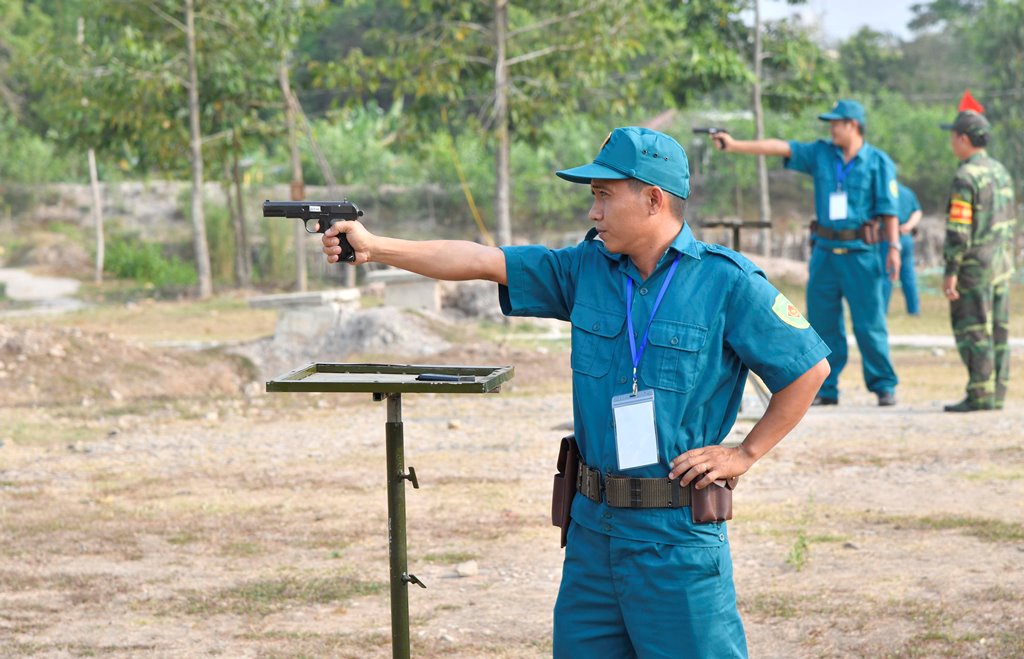 Hội thi pháp luật về dân quân tự vệ TP. Long Xuyên