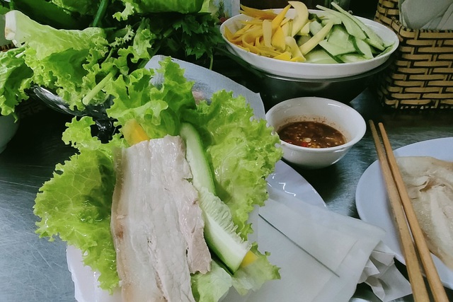 Ghé xứ Đà thành, nhớ thương mãi món bánh tráng cuốn thịt heo
