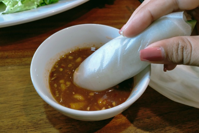 Ghé xứ Đà thành, nhớ thương mãi món bánh tráng cuốn thịt heo