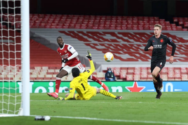 Cầm vàng lại để vàng rơi, Arsenal ôm hận tại Emirates