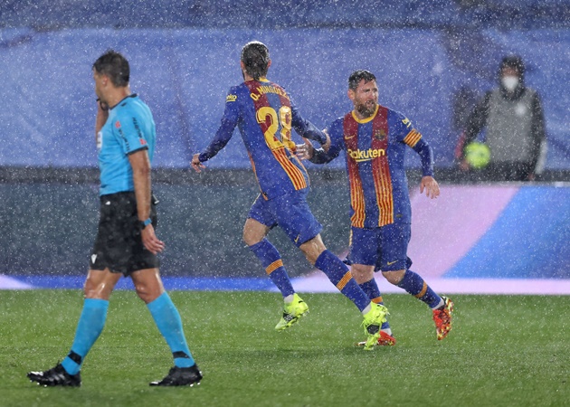2 cú đấm choáng váng, Real quật ngã Barca lên đỉnh La Liga