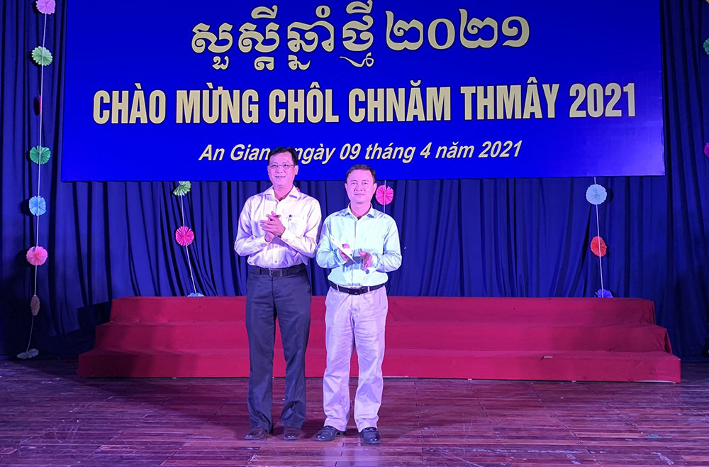 Các cấp công đoàn An Giang chúc Tết đoàn viên dân tộc thiểu số Khmer nhân dịp Tết cổ truyền Chôl Chnăm Thmây