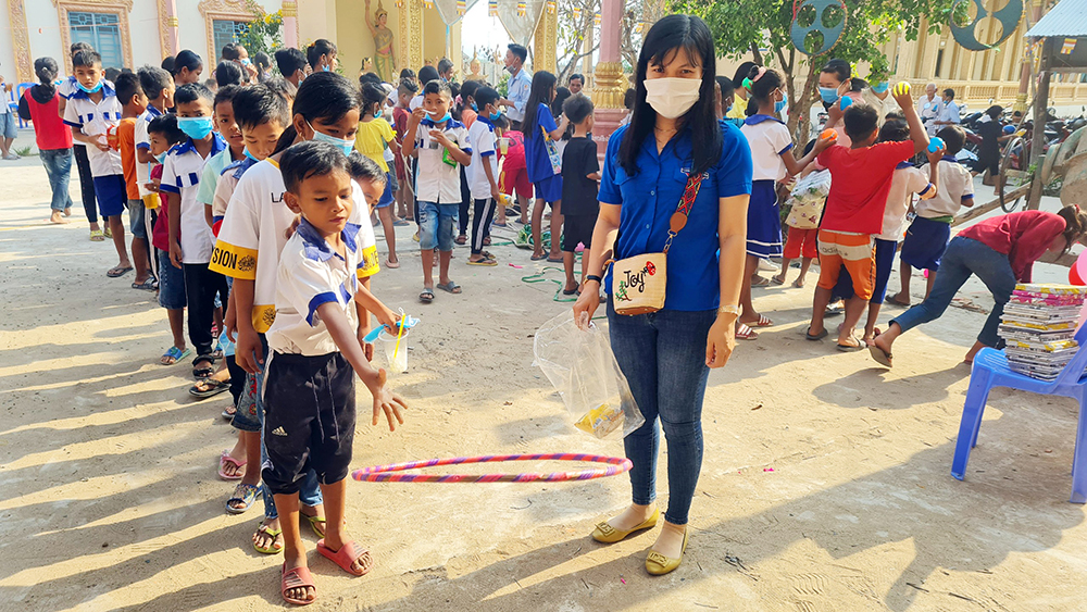 Sân chơi hào hứng cho trẻ em người dân tộc thiểu số Khmer nhân dịp Tết Chol Chnam Thmay