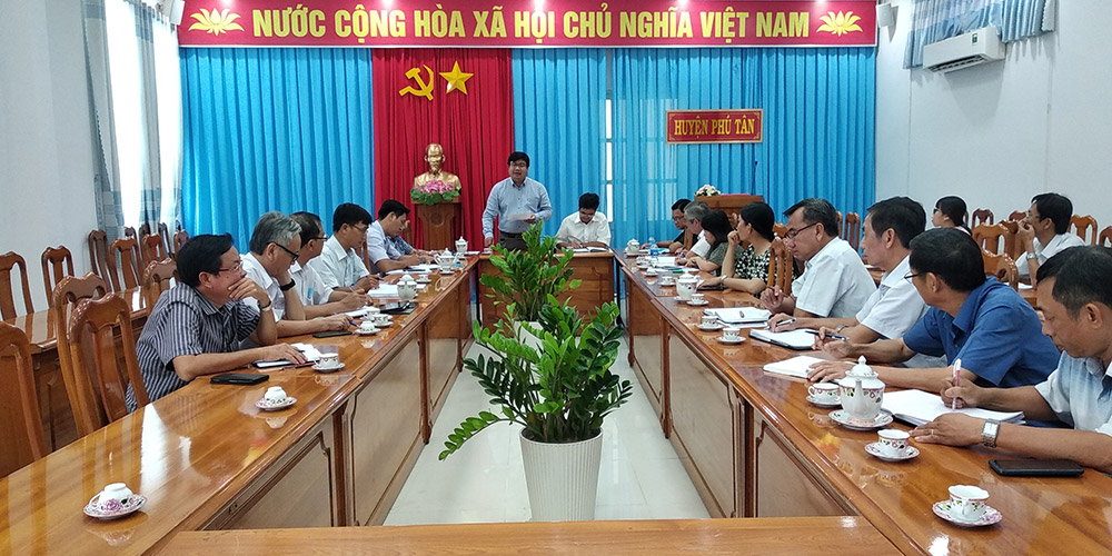 Phú Tân họp triển khai công tác phòng, chống dịch bệnh COVID-19