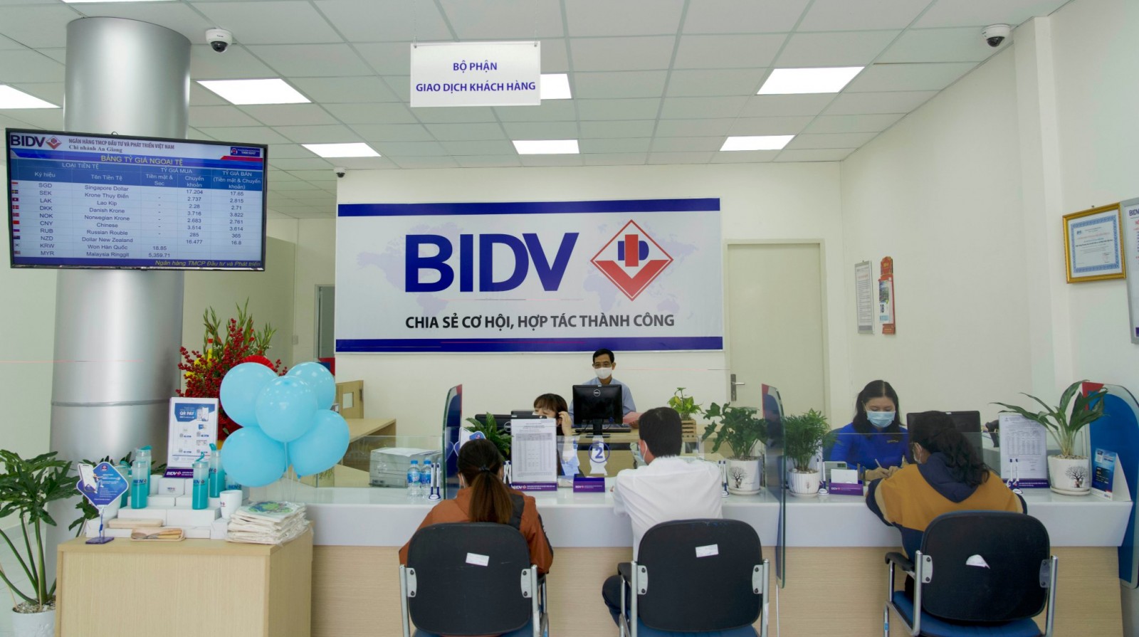 Thông báo tuyển dụng cán bộ năm 2021