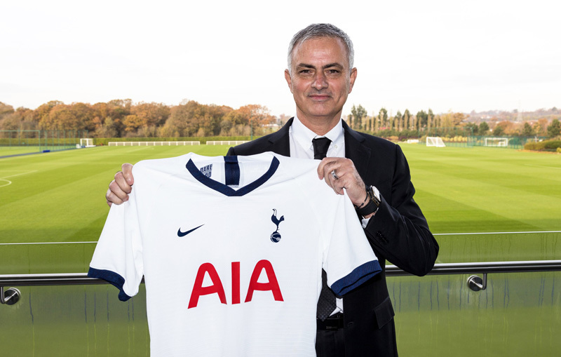 Jose Mourinho bị Tottenham sa thải
