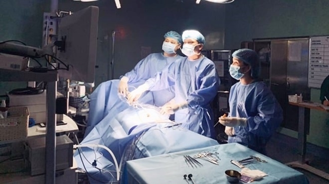 Bị táo bón lâu ngày, bé trai 2 tuổi phải cắt bỏ đoạn ruột dài 27cm