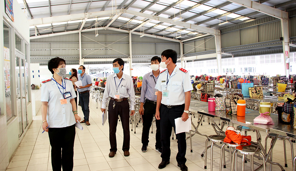 Kiểm tra việc chấp hành các quy định về phòng, chống dịch bệnh COVID-19 tại 419 cơ sở