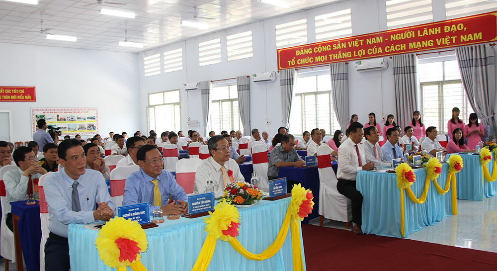Tấn Mỹ đón bằng của Chủ tịch UBND tỉnh công nhận đạt chuẩn xã nông thôn mới nâng cao