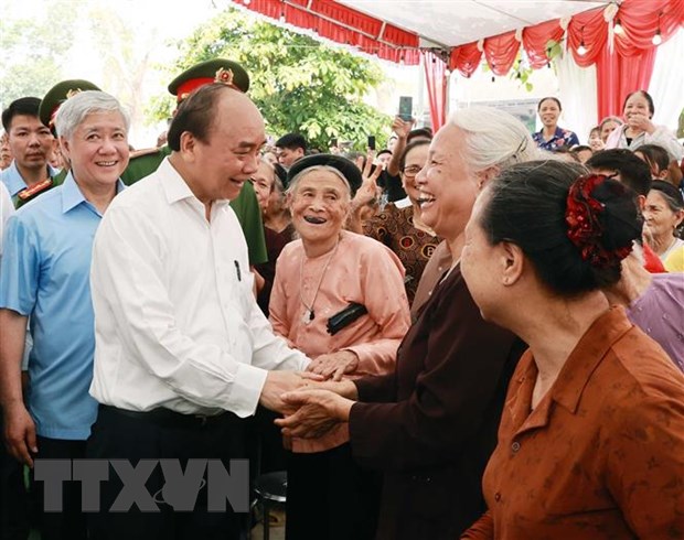 Chủ tịch nước thành kính dâng hương tại Lễ Giỗ Tổ Hùng Vương
