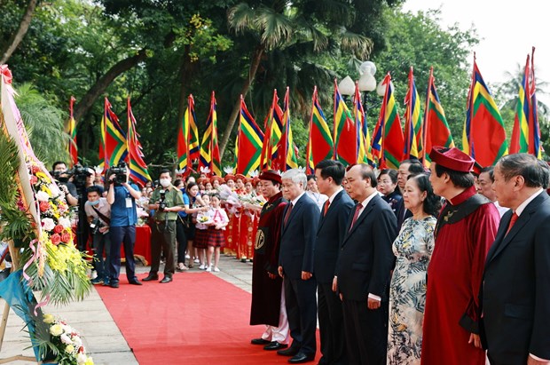 Chủ tịch nước thành kính dâng hương tại Lễ Giỗ Tổ Hùng Vương
