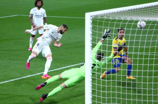 Gác Super League qua 1 bên, Real tái chiếm ngôi đầu La Liga bằng màn phục hận 10 phút