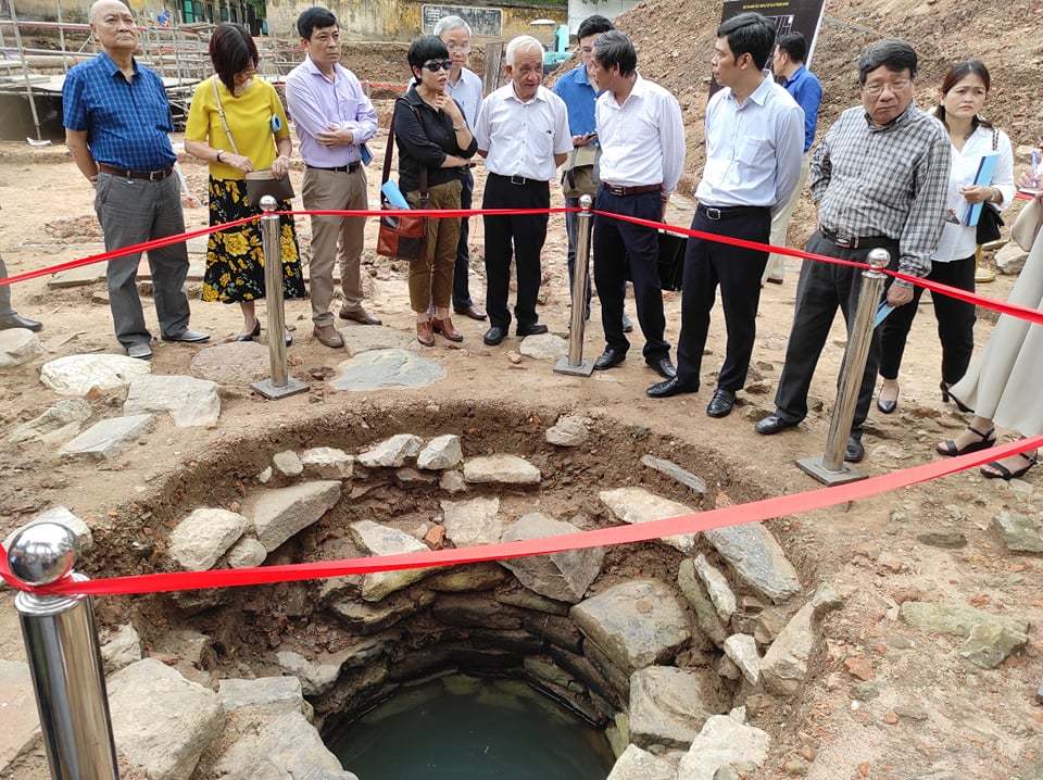 Phát hiện mộ táng, mô hình hình kiến trúc tráng men xanh - vàng quý hiếm thời Lê sơ