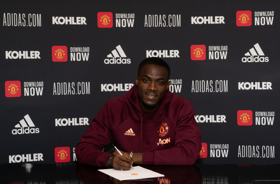 Eric Bailly đổi ý, fan MU hò reo ăn mừng