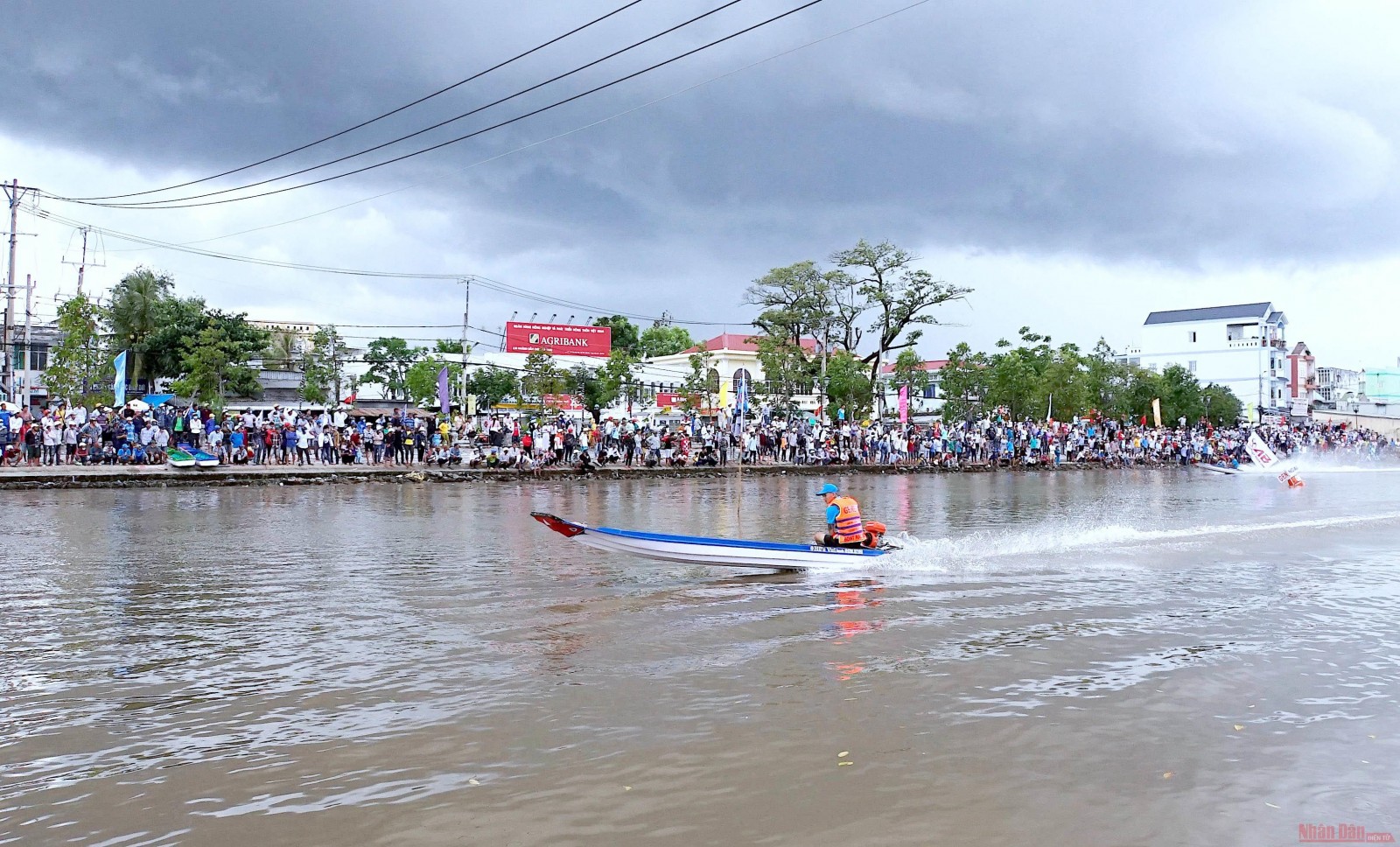 Cuốn hút đua võ lãi miệt sông nước Cà Mau