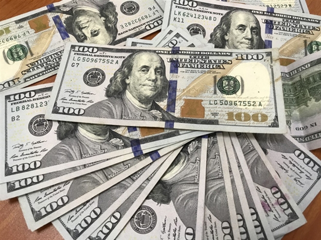 Tỷ giá USD hôm nay 1-5: USD ‘chợ đen’ lao dốc thê thảm