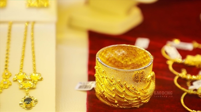 Giá vàng hôm nay 1-5: Vàng tụt dốc