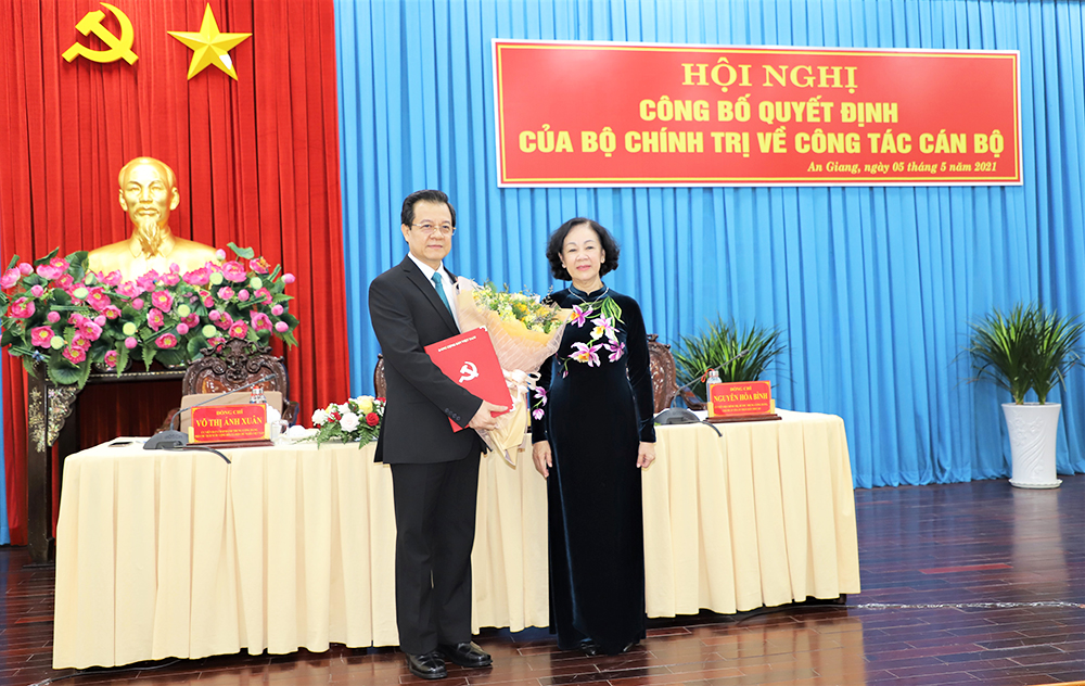 Công bố và trao quyết định Bí thư Tỉnh ủy An Giang