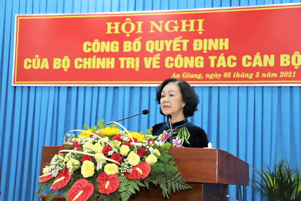 Công bố và trao quyết định Bí thư Tỉnh ủy An Giang