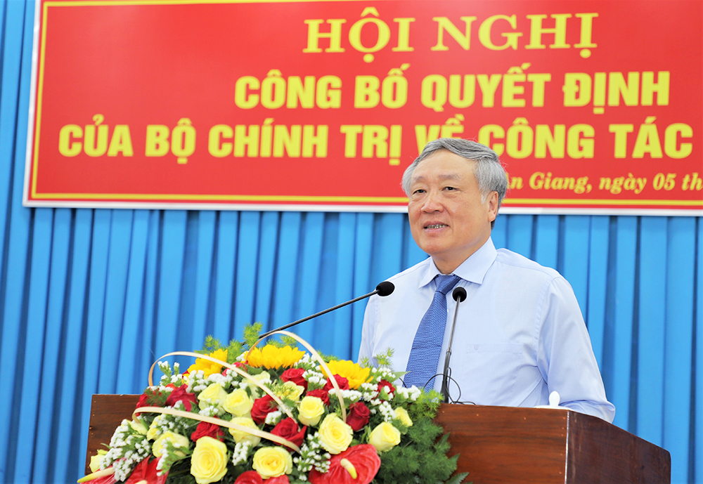 Công bố và trao quyết định Bí thư Tỉnh ủy An Giang