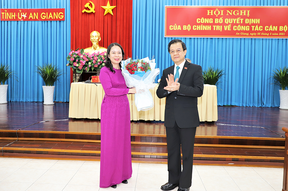 Công bố và trao quyết định Bí thư Tỉnh ủy An Giang