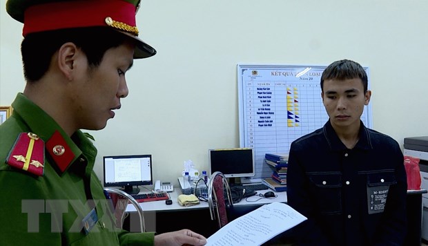 'Nữ quái' 18 tuổi bán hàng qua mạng chiếm đoạt hơn 1,8 tỷ đồng