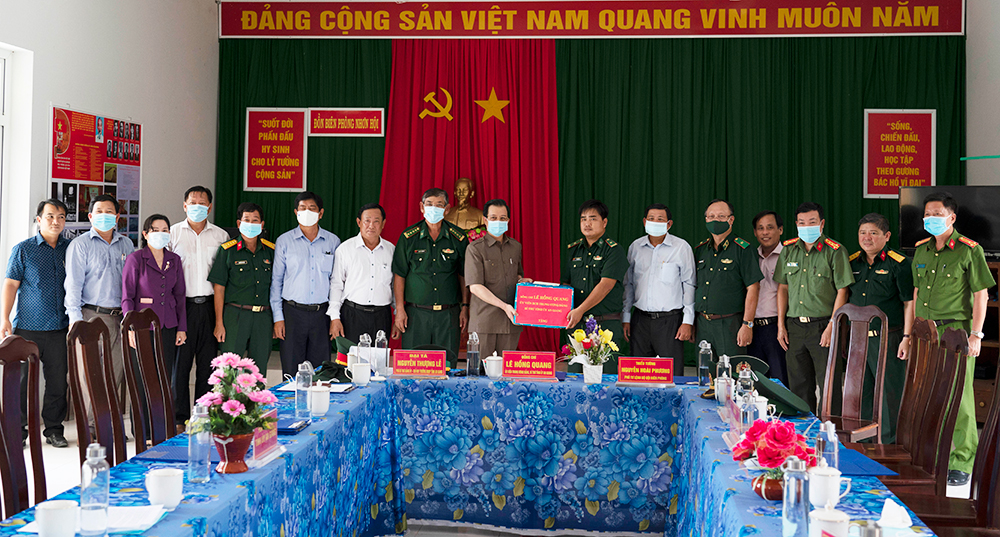 Bí thư Tỉnh ủy An Giang Lê Hồng Quang khảo sát công tác phòng, chống dịch bệnh COVID-19 trên tuyến biên giới