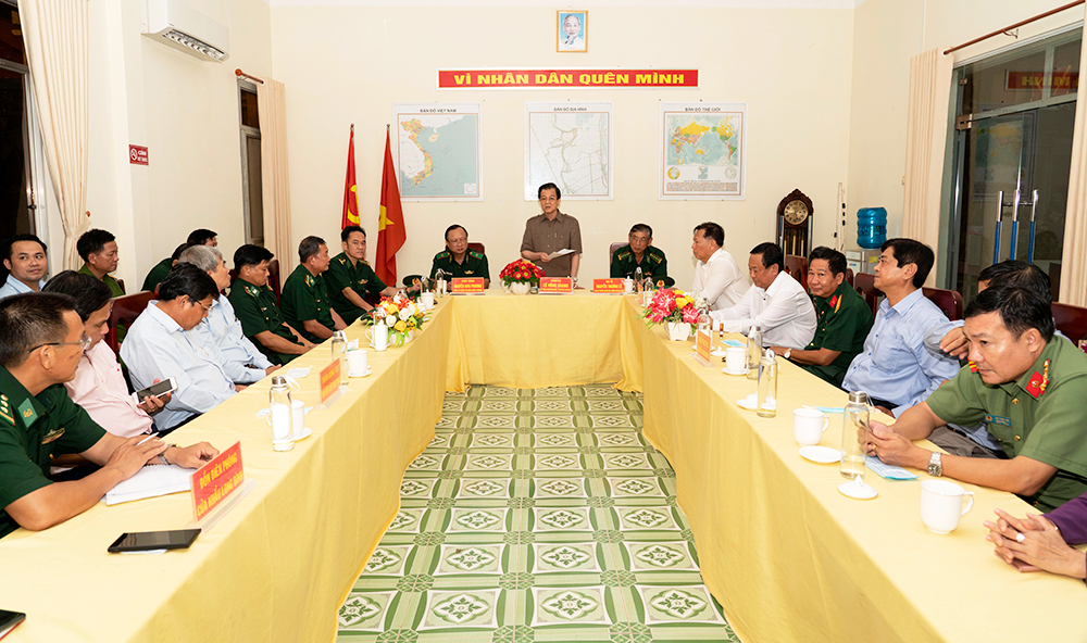Bí thư Tỉnh ủy An Giang Lê Hồng Quang khảo sát công tác phòng, chống dịch bệnh COVID-19 trên tuyến biên giới