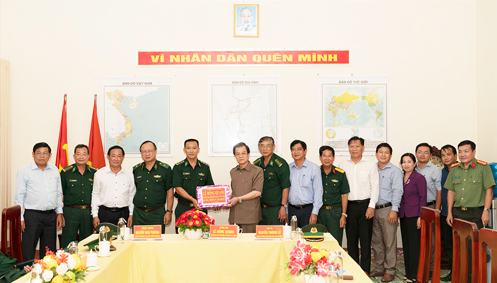 Bí thư Tỉnh ủy An Giang Lê Hồng Quang khảo sát công tác phòng, chống dịch bệnh COVID-19 trên tuyến biên giới