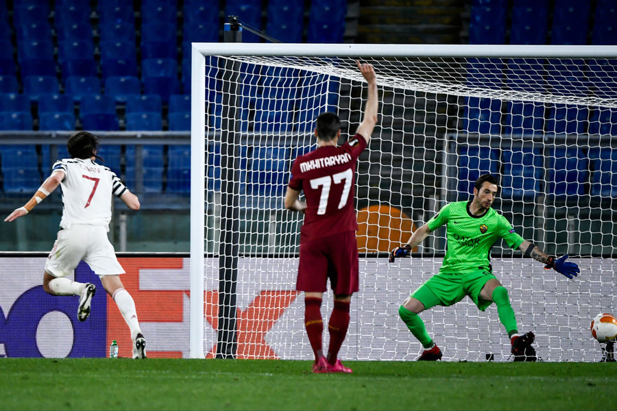 MU vào chung kết Europa League: Phải giữ Cavani bằng mọi giá