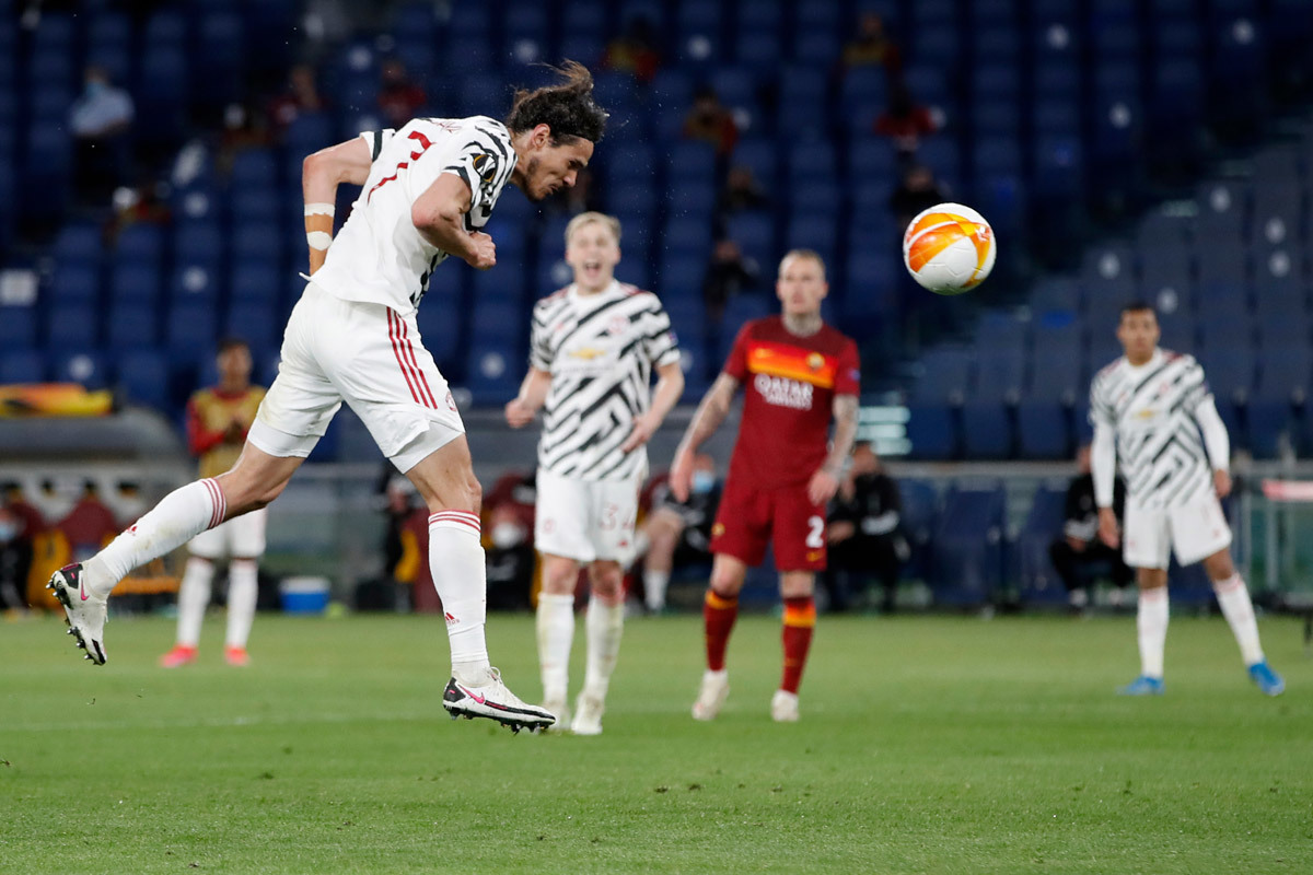 MU vào chung kết Europa League: Phải giữ Cavani bằng mọi giá