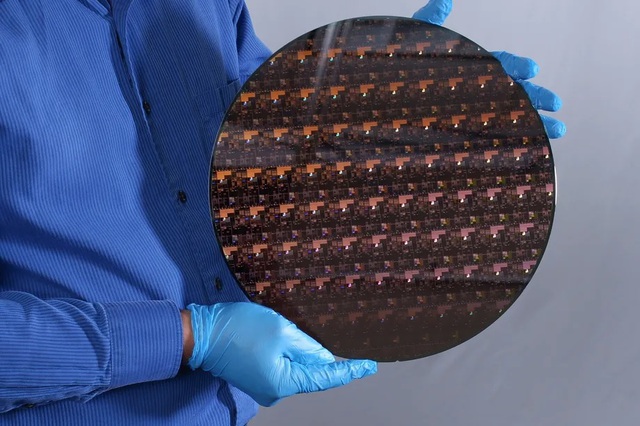 IBM ra mắt chip 2 nm đầu tiên thế giới