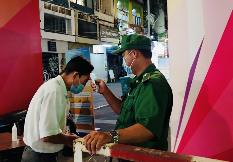 Từ 18 giờ 7-5, TP Hồ Chí Minh dừng các hoạt động thể thao trong nhà, tiệc cưới, tụ tập trên 30 người