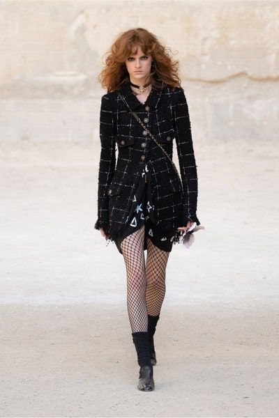 Chanel resort 2022, sự kết hợp giữa nét tinh tế của Pháp và phong cách punk