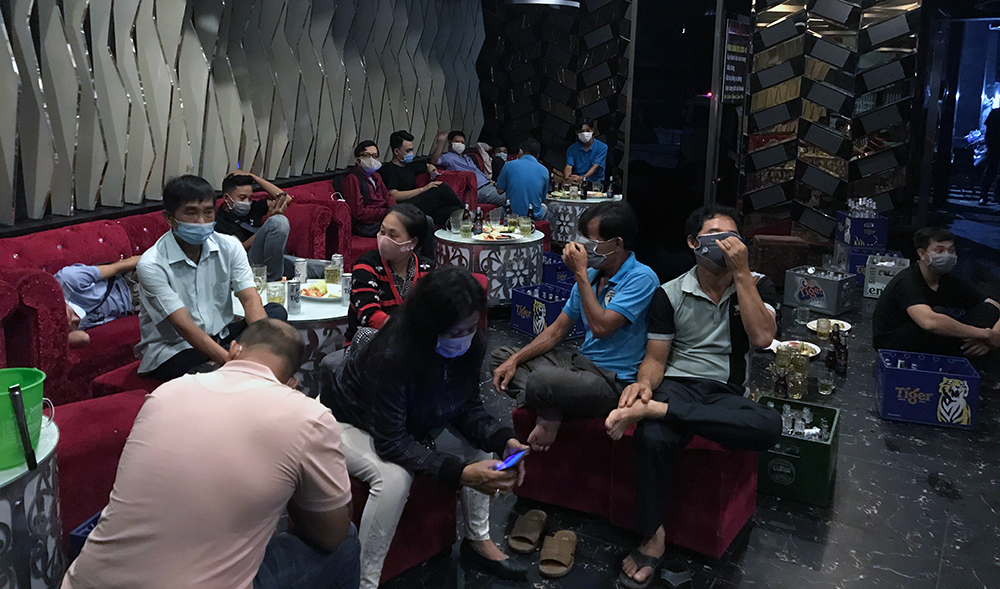 Cơ sở karaoke T3 tạo hiện trường giả khi bị phát hiện vi phạm các quy định phòng, chống dịch bệnh COVID-19