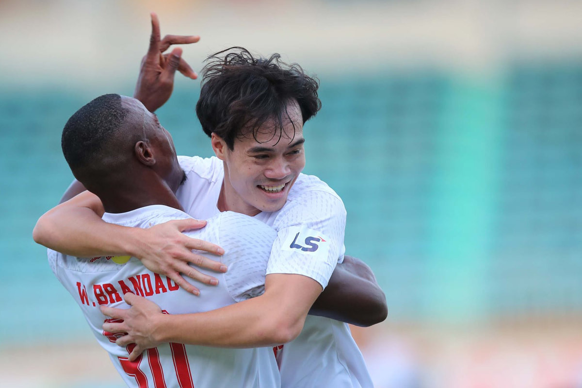 Báo Thái: "HAGL có thể vô địch với Kiatisuk"