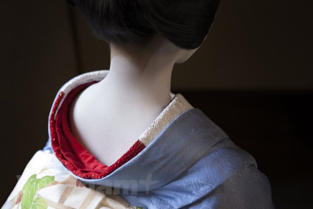 Sự duyên dáng của những geisha tập sự qua ống kính nhiếp ảnh gia Pháp