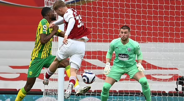 Hai siêu phẩm xuất hiện, Arsenal "tiễn biệt" West Brom khỏi EPL