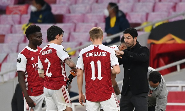 Hai siêu phẩm xuất hiện, Arsenal "tiễn biệt" West Brom khỏi EPL