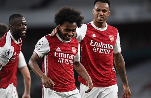 Hai siêu phẩm xuất hiện, Arsenal "tiễn biệt" West Brom khỏi EPL