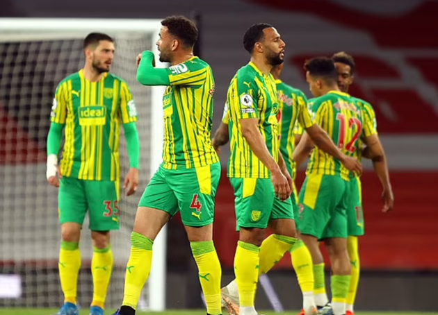Hai siêu phẩm xuất hiện, Arsenal "tiễn biệt" West Brom khỏi EPL
