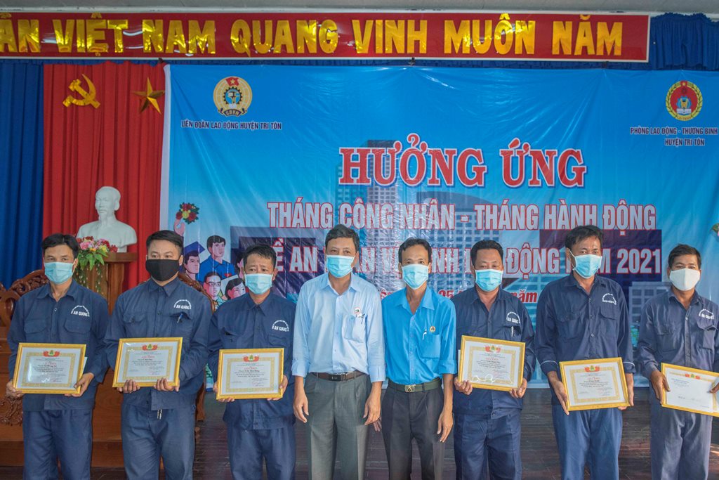 Liên đoàn Lao động huyện Tri Tôn hưởng ứng Tháng công nhân và Tháng hành động an toàn vệ sinh lao động năm 2021