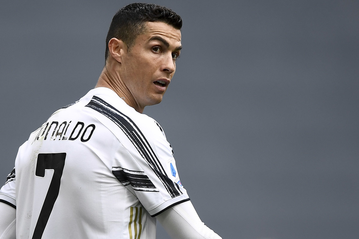 Ronaldo gật đầu với MU, Chelsea lấy Saul