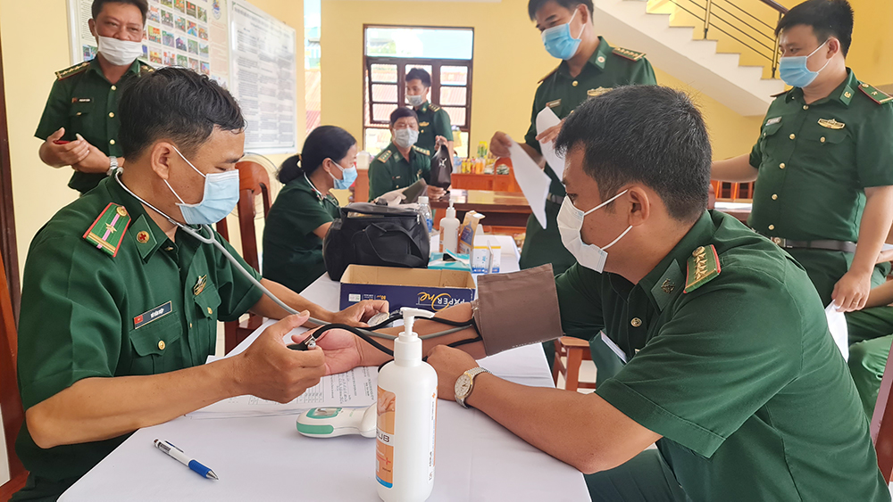 100 cán bộ, chiến sĩ Bộ đội Biên phòng An Giang tiêm vaccine phòng COVID-19 mũi 2