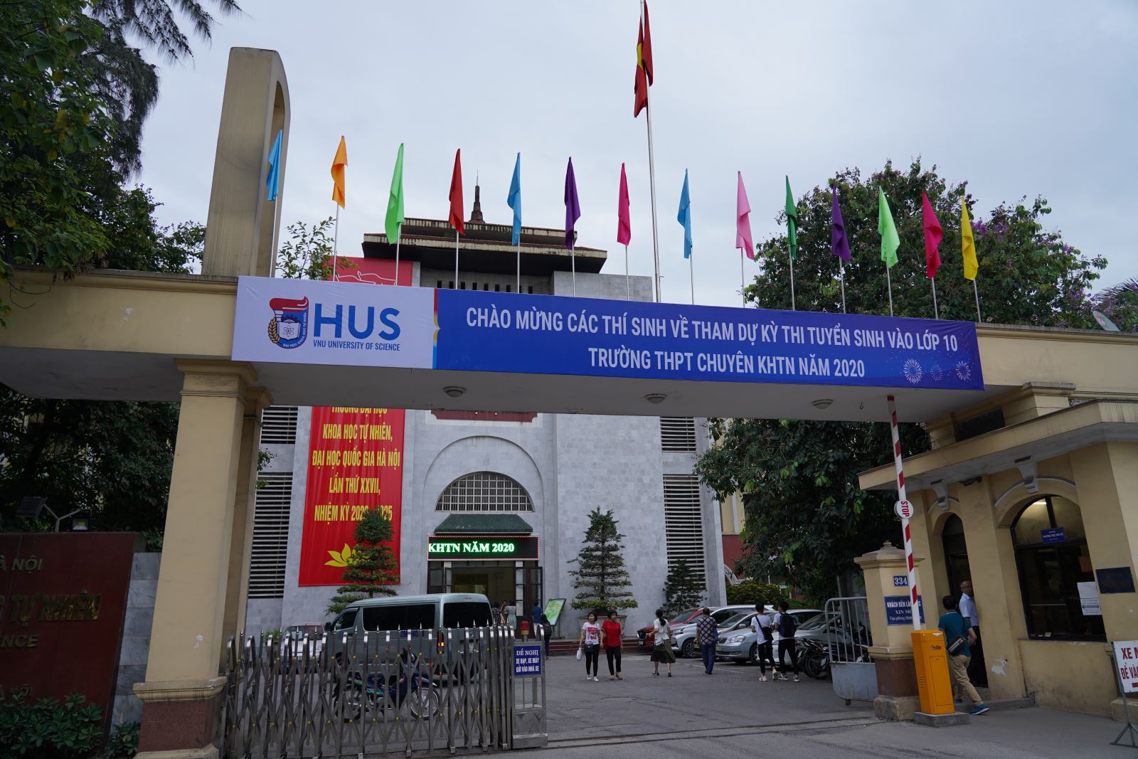 Tạm hoãn tổ chức thi tuyển sinh lớp 10 trường THPT Chuyên Khoa học tự nhiên